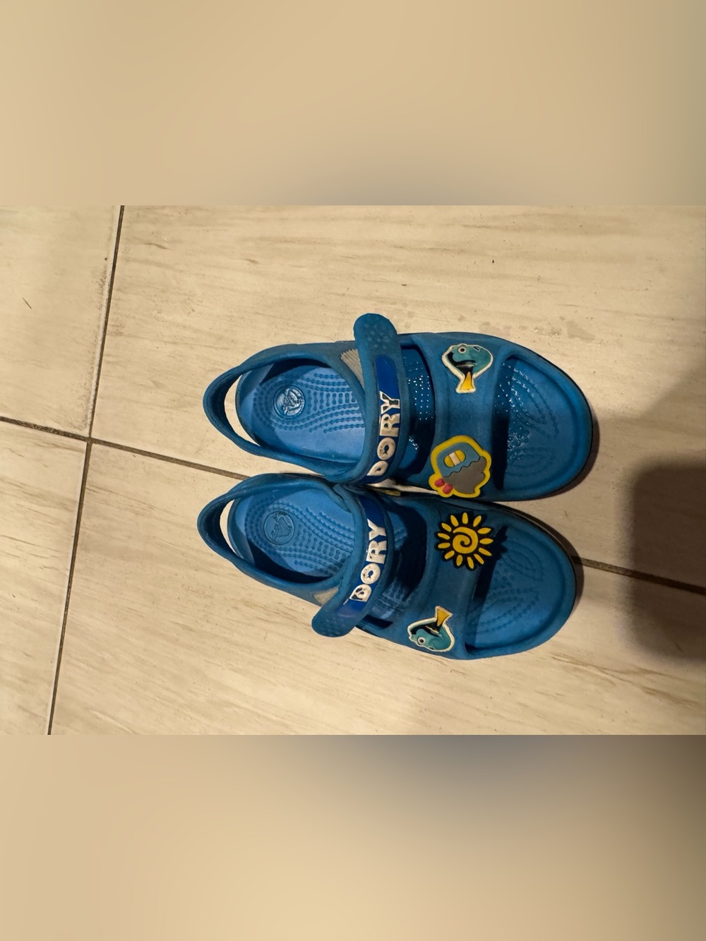 Crocs Nemo Dory size 9
